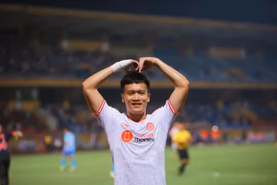 Nguyễn Hoàng Đức nhận 2 giải thưởng quan trọng của V.league tháng 9