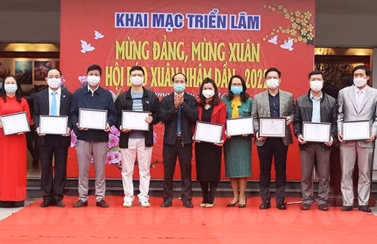 Hải Dương khai mạc triển lãm mừng Đảng, mừng xuân và Hội báo xuân Nhâm Dần 2022