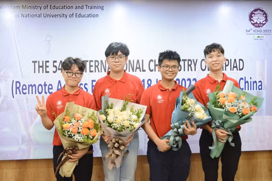 Tất cả 4 học sinh thi Olympic Hóa học Quốc tế đều đạt huy chương vàng