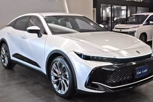 Toyota Crown Crossover 2023 ra mắt tại Thái Lan, giá từ 2,68 tỷ