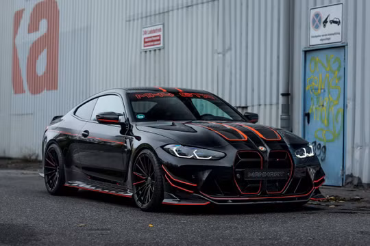 BMW M4 CSL mạnh mẽ hơn với gói độ của Manhart