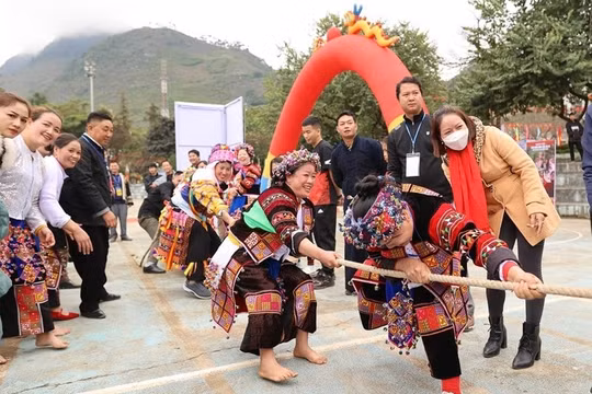 Rộn ràng sắc màu Ngày hội văn hóa dân tộc Lô Lô ở Hà Giang