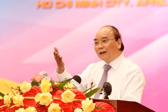 Chủ tịch nước Nguyễn Xuân Phúc: Hóc Môn, Củ Chi không phải mâm cỗ cho nhà đầu tư tận dụng trong cơn sốt giá