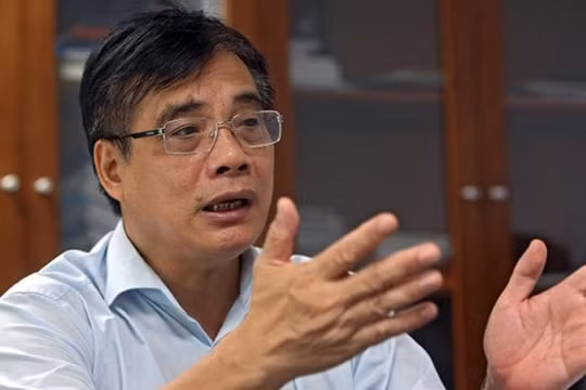 TS Trần Đình Thiên: Điều hành giá xăng dầu trong tình thế hiện nay là rất khó khăn