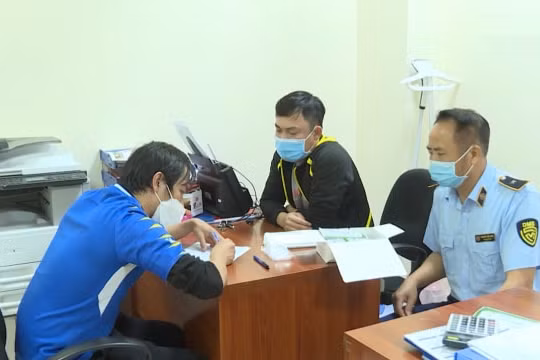 Hơn 46.000 bộ kit test Covid-19 Trung Quốc nhập lậu bị thu giữ trong đêm
