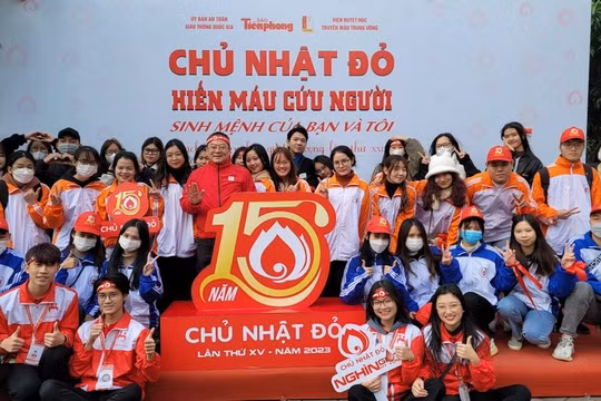 Báo Tiền Phong tự hào 15 năm đồng hành cùng các đơn vị tổ chức Chủ nhật Đỏ