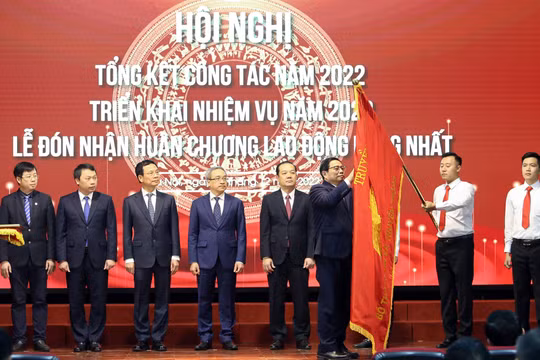 Bộ Thông tin & Truyền thông đón nhận Huân chương Lao động hạng Nhất