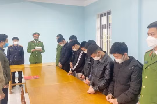 Bắt giam nhóm đối tượng mang dao tự chế đi gây chiến