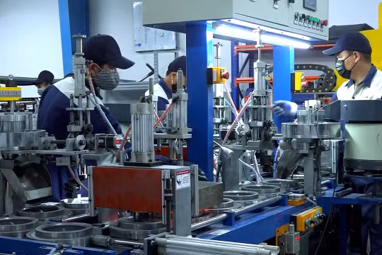 Cải tiến công nghệ, mẫu mã sản phẩm để đáp ứng với tình hình mới