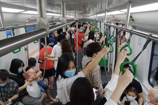 Tàu Cát Linh - Hà Đông đón một triệu hành khách sau hai tháng vận hành