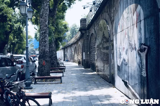 Xót xa hình ảnh nhiều không gian văn hóa nghệ thuật ở Hà Nội bị bôi bẩn, xuống cấp