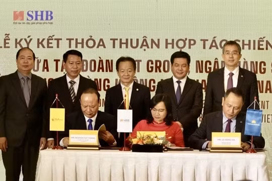 Kỳ vọng của bầu Hiển sau cú bắt tay với Vietnam Airlines và VNR
