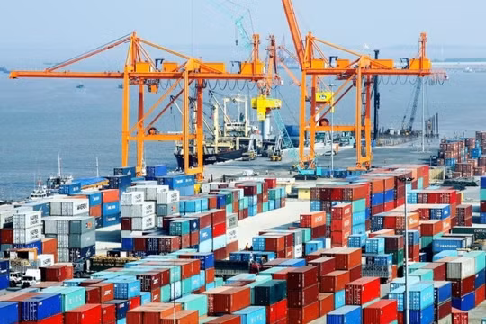 Khơi thông hàng hóa giữa đại dịch