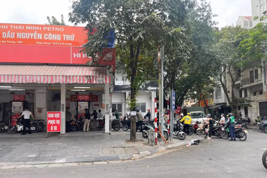 Đặt báo thức đổ xăng lúc đêm muộn, nhưng "tránh vỏ dưa, gặp vỏ dừa"
