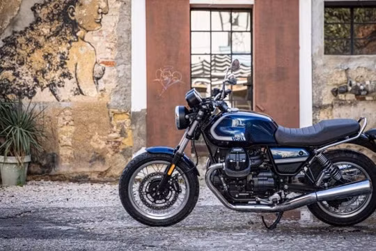 Xế nổ hoài cổ Moto Guzzi V7 chính thức ra mắt Việt Nam, giá từ 385 triệu