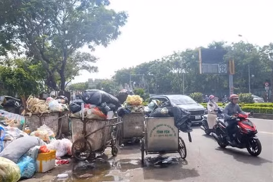 Khu xử lý rác thải Xuân Sơn xin tạm ngừng để khắc phục sự cố