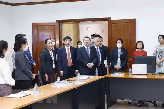 Sáng kiến mở lớp học tiếng Việt cho cán bộ, nhân viên Văn phòng Quốc hội Lào