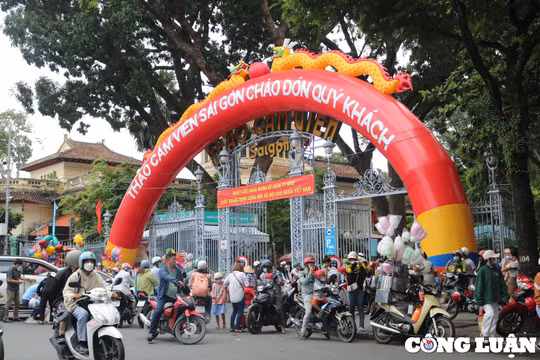 TP. HCM: Các điểm tham quan, giải trí đông nghịt người trong dịp lễ 2/9