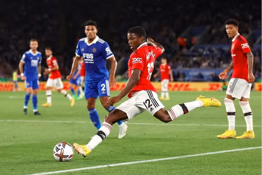Man Utd thắng nghẹt thở Leicester 1-0 ngay trên sân khách