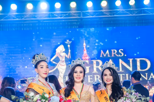Phan Kim Oanh lộng lẫy đăng quang Mrs Grand International 2022