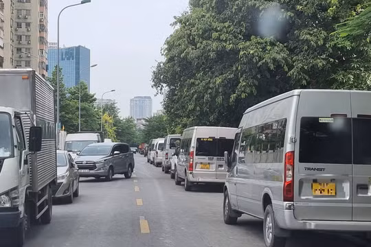 Xe hợp đồng trá hình đang “giết chết” các tuyến xe khách cố định