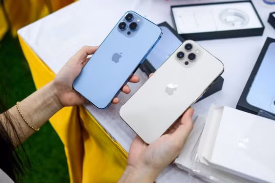 Doanh số bán lẻ điện thoại không như kỳ vọng, nhưng iPhone 13 Pro Max vẫn “cháy hàng”