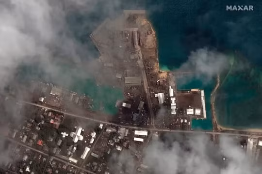 Hình ảnh và video đáng sợ về vụ phun trào núi lửa Tonga mạnh hơn 600 lần bom nguyên tử