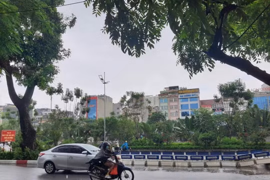 Dự báo thời tiết xấu vào dịp lễ 30/4, người dân cần cảnh giác đề phòng khi đi du lịch