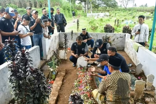 Ít nhất 32 trẻ em thiệt mạng trong thảm kịch bóng đá Indonesia, cảnh sát trưởng bị sa thải