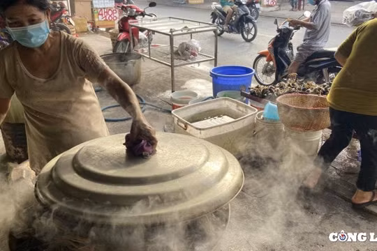 Làng nghề bánh ú nước tro ở TP.HCM rộn ràng ngày cận Tết Đoan Ngọ
