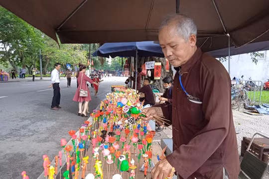Rộn ràng tò he lên phố