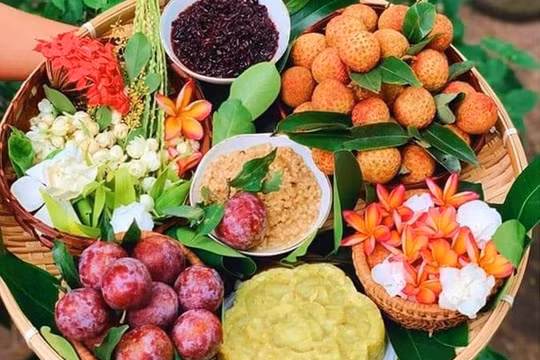 Mâm cúng Tết Đoan Ngọ đắt khách, “cháy hàng”