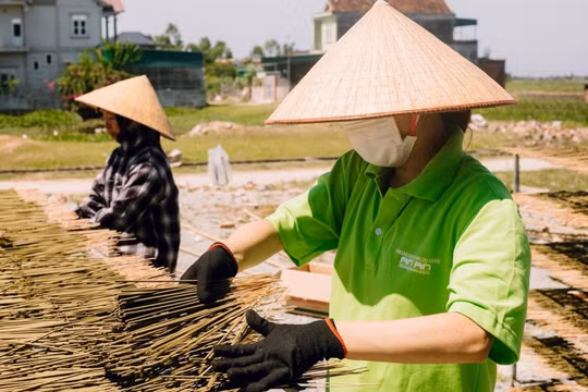 Nghề làm nhang “chạy đua” dịp cận Tết