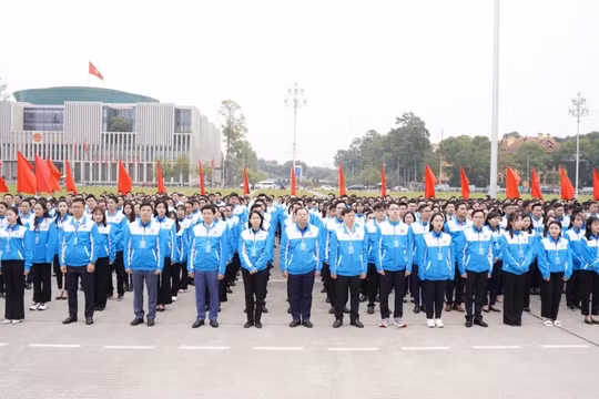 981 đại biểu Đại hội Đoàn toàn quốc báo công dâng Bác