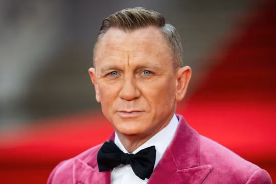Daniel Craig: Từ điệp viên sang thám tử đồng tính