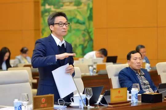 Tiếp tục rà soát quy định về nguyên tắc tự chủ đối với bệnh viện công lập