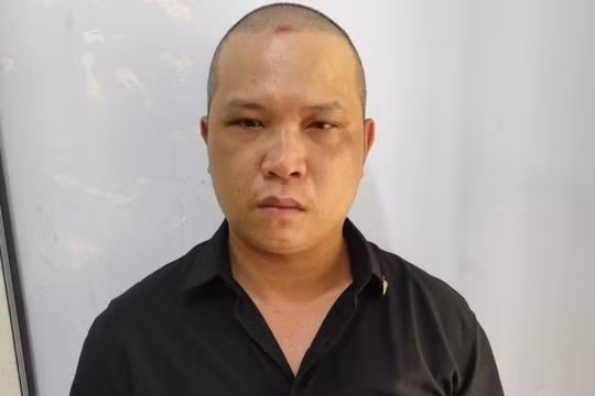 Kon Tum: Mâu thuẫn tại quán nhậu, thanh niên về nhà lấy kiếm chém bạn trọng thương
