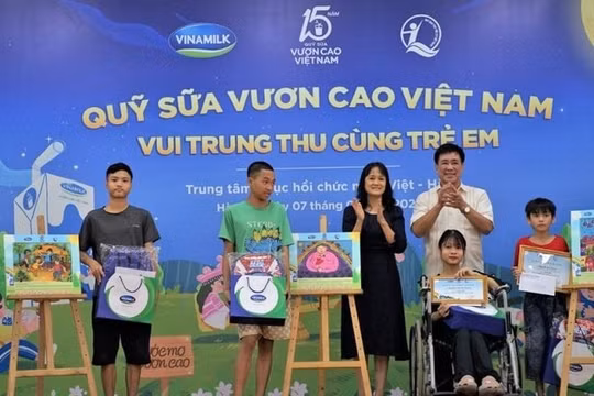 Thêm một mùa Trung thu ấm áp trong hành trình 15 năm của Quỹ sữa Vươn cao Việt Nam