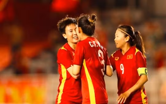 Thắng Myanmar 4-0, tuyển nữ Việt Nam giành vé vào bán kết AFF Cup 2022