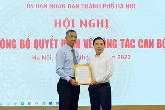 Lãnh đạo UBND TP Hà Nội trao quyết định Phó Tổng Biên tập Báo Kinh tế & Đô thị