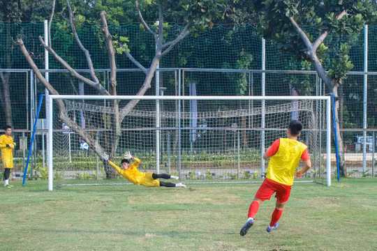 U19 Việt Nam tập đá luân lưu chuẩn bị trận bán kết với Malaysia