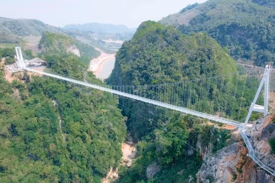 Cầu kính Bạch Long ở Sơn La được trao chứng nhận kỷ lục Guinness