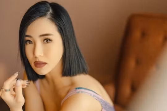 Hương Tràm - Quán quân giọng hát Việt năm 17 tuổi giờ ra sao?