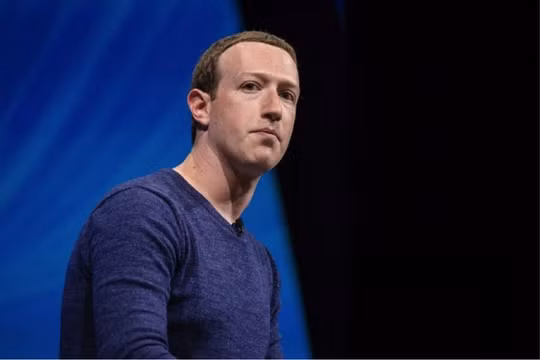 Tài sản của ông chủ Facebook Mark Zuckerberg bị thổi bay 100 tỷ USD trong năm nay