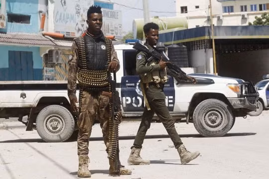 Phiến quân al-Shabab tấn công khách sạn nổi tiếng ở Thủ đô Somalia