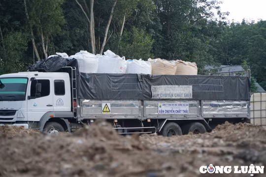Bình Dương khẳng định không có bao che, chia chát trong vụ chôn lén rác thải lớn nhất tỉnh
