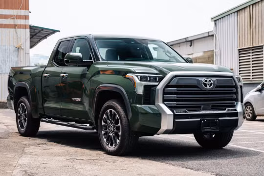 Xe bán tải Nhật Toyota Tundra 2022 đầu tiên về Việt Nam
