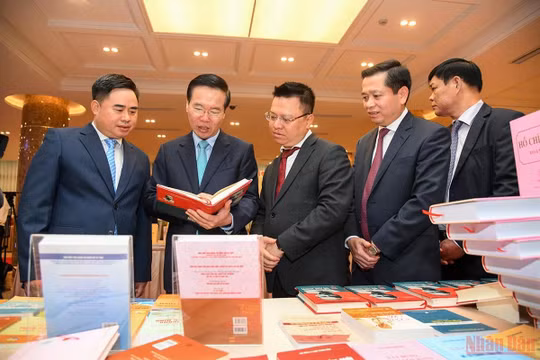 Triển lãm ảnh, sách về quét sạch chủ nghĩa cá nhân theo tư tưởng, đạo đức, phong cách Hồ Chí Minh