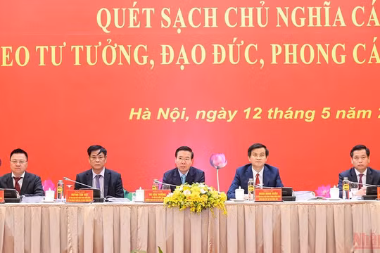 Đấu tranh chống chủ nghĩa cá nhân phải xác định là nhiệm vụ cấp thiết