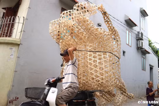 “Đại công xưởng” sản xuất vàng mã tất bật mùa Vu Lan